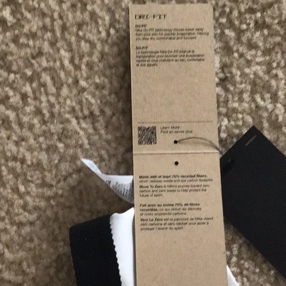 NWT Nike Sports Bra - Picture 6 of 7